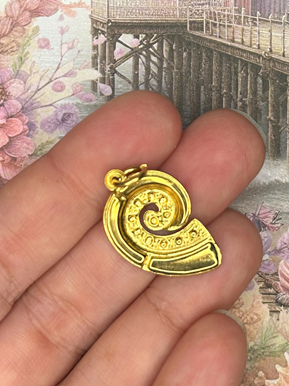 Shell Pendant 1SH02