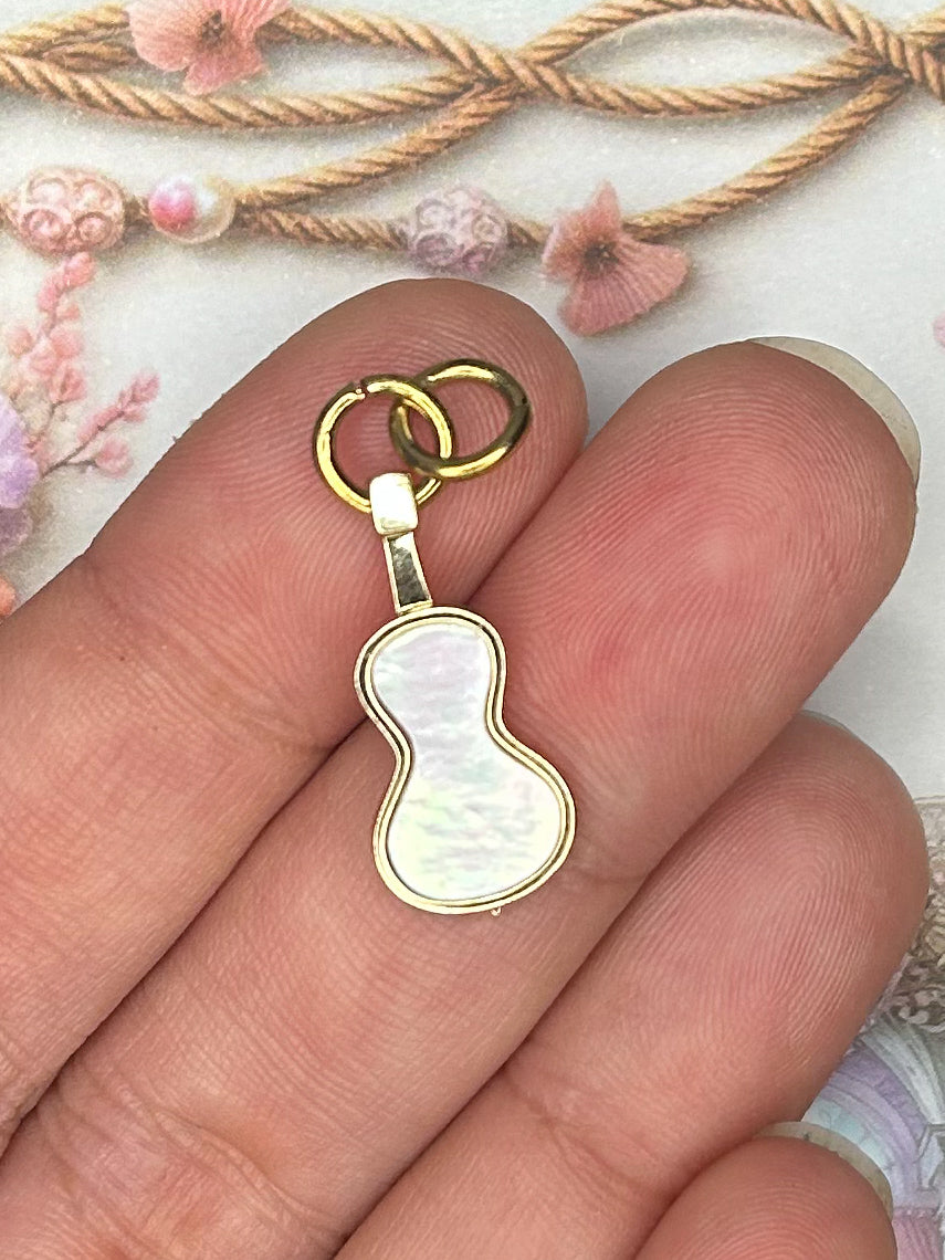 Shell Charm Pendant 1SH05