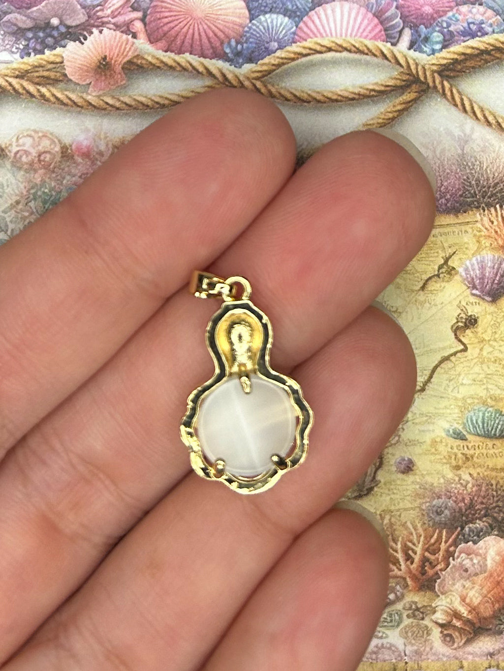 Shell Charm Pendant 1SH10