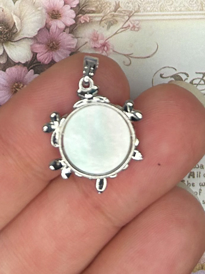 Shell Charm Pendant 1SH25