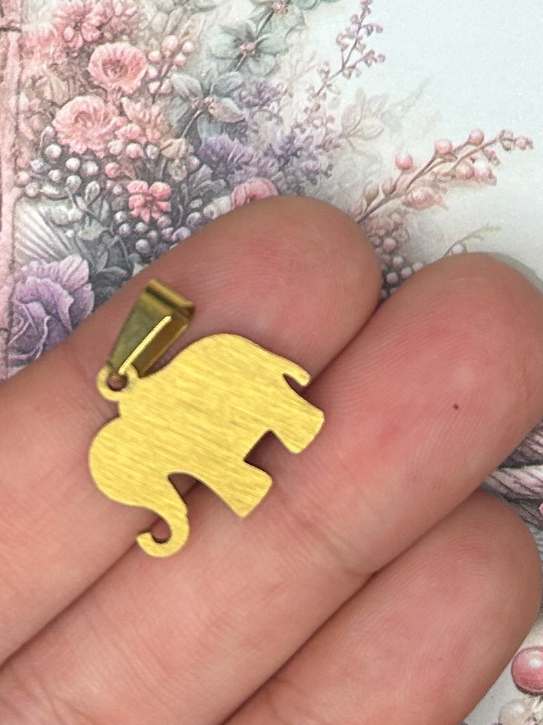 Shell Charm Pendant 1SH06