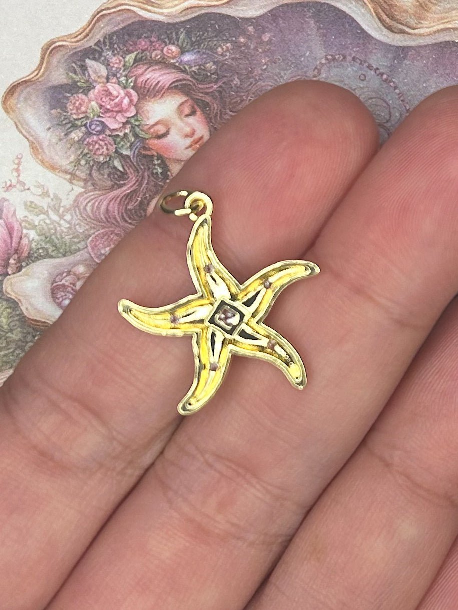 Charm Pendant 1GD31