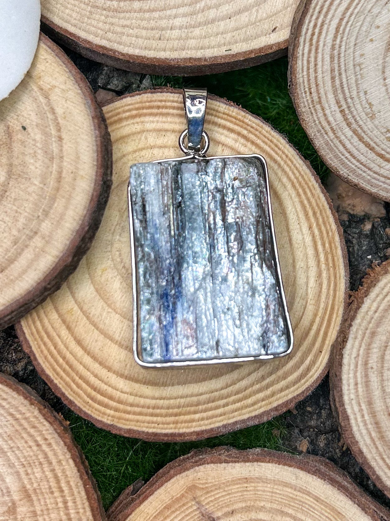 Kyanite Pendant KN12