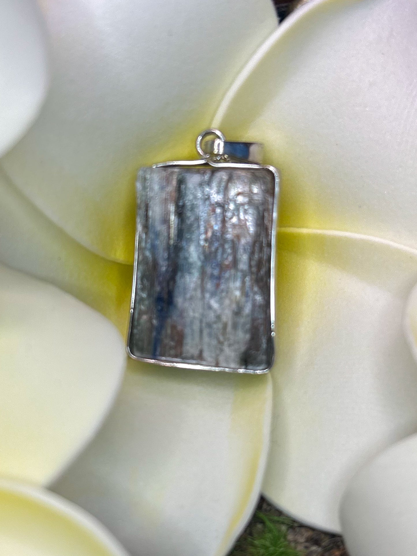Kyanite Pendant KN12