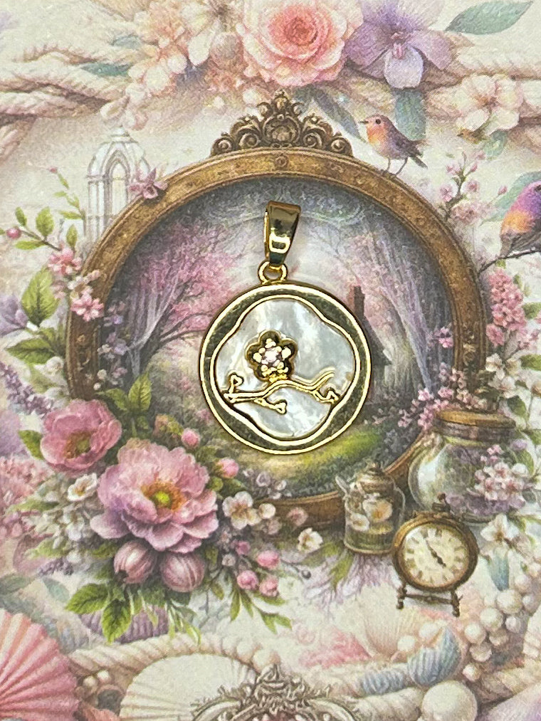 Shell Charm Pendant 1SH07
