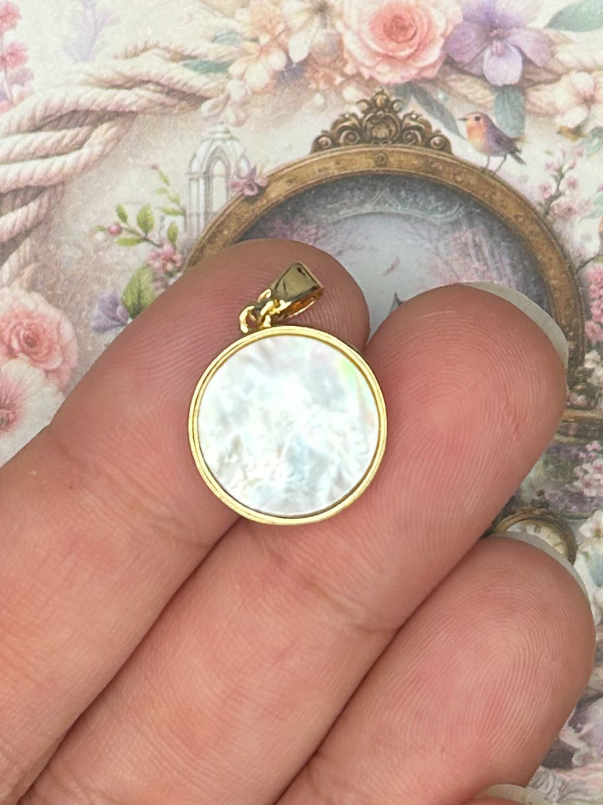 Shell Charm Pendant 1SH07