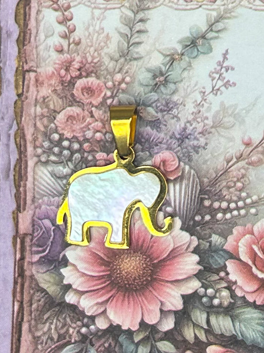 Shell Charm Pendant 1SH06