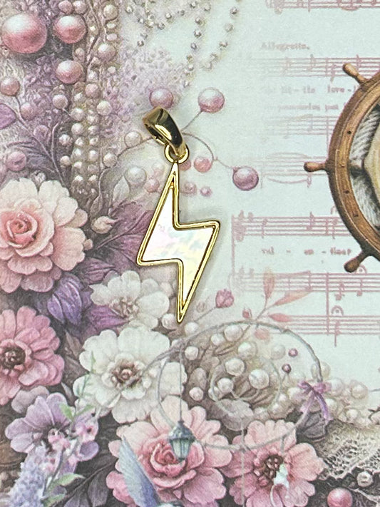 Shell Charm Pendant 1SH11