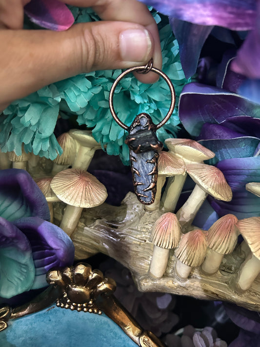 Kyanite Pendant KN07