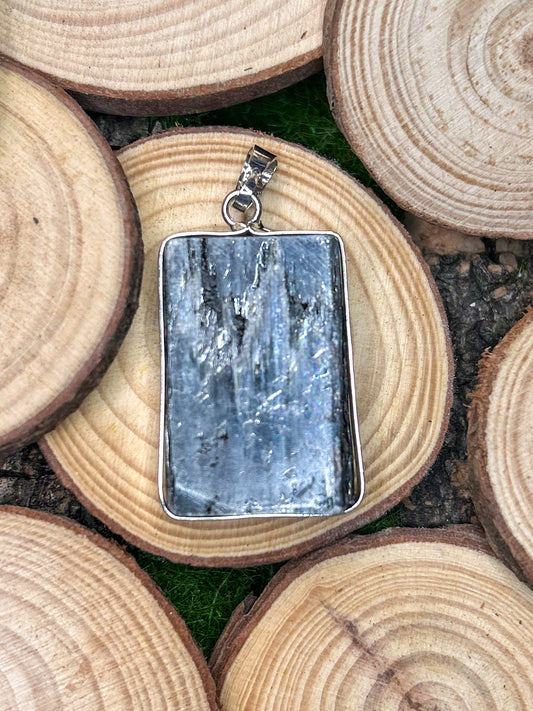 Kyanite Pendant KN09