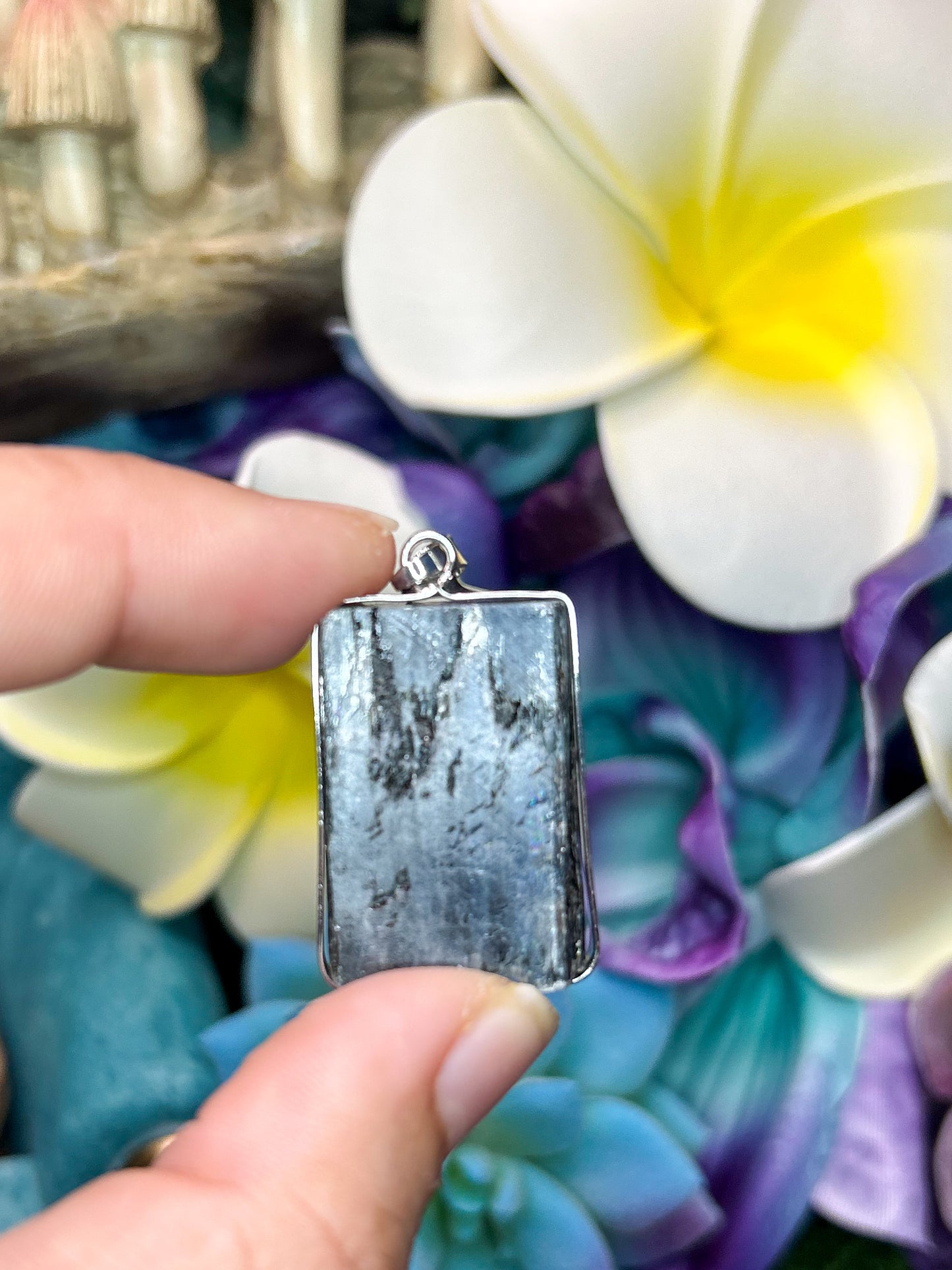 Kyanite Pendant KN09