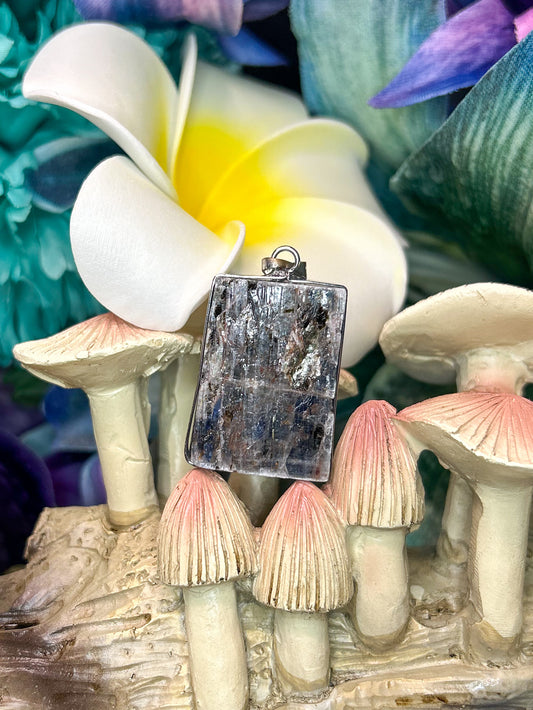 Kyanite Pendant KN11