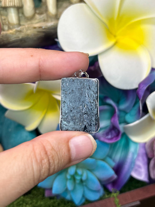 Kyanite Pendant KN10