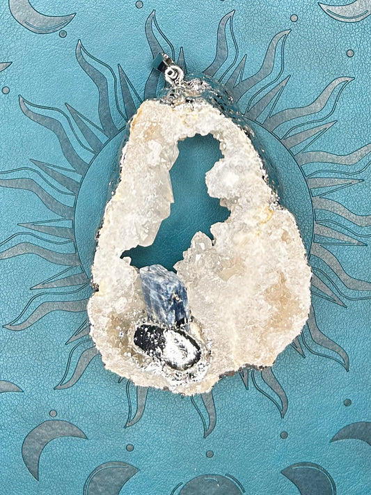 Agate Druzy Pendant DZ14