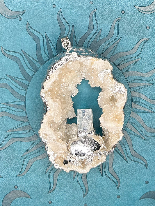 Agate Druzy Pendant DZ15