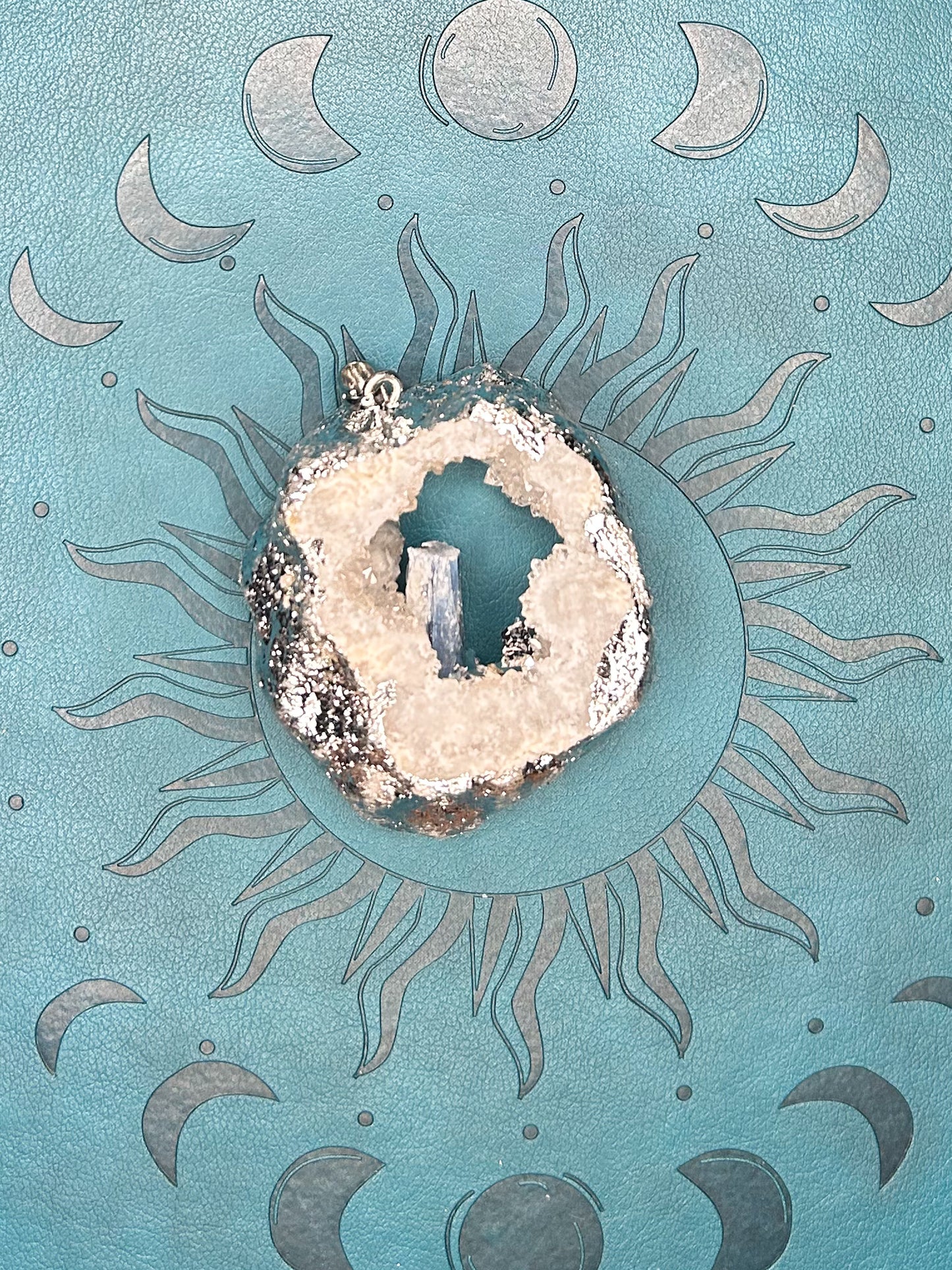 Agate Druzy Pendant DZ12